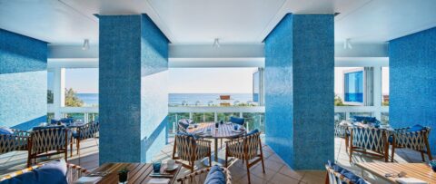 Round tables with an ocean view at the Ocean Gallery