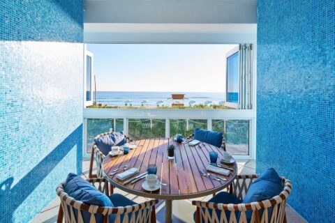Round table with an ocean view at the Ocean Gallery
